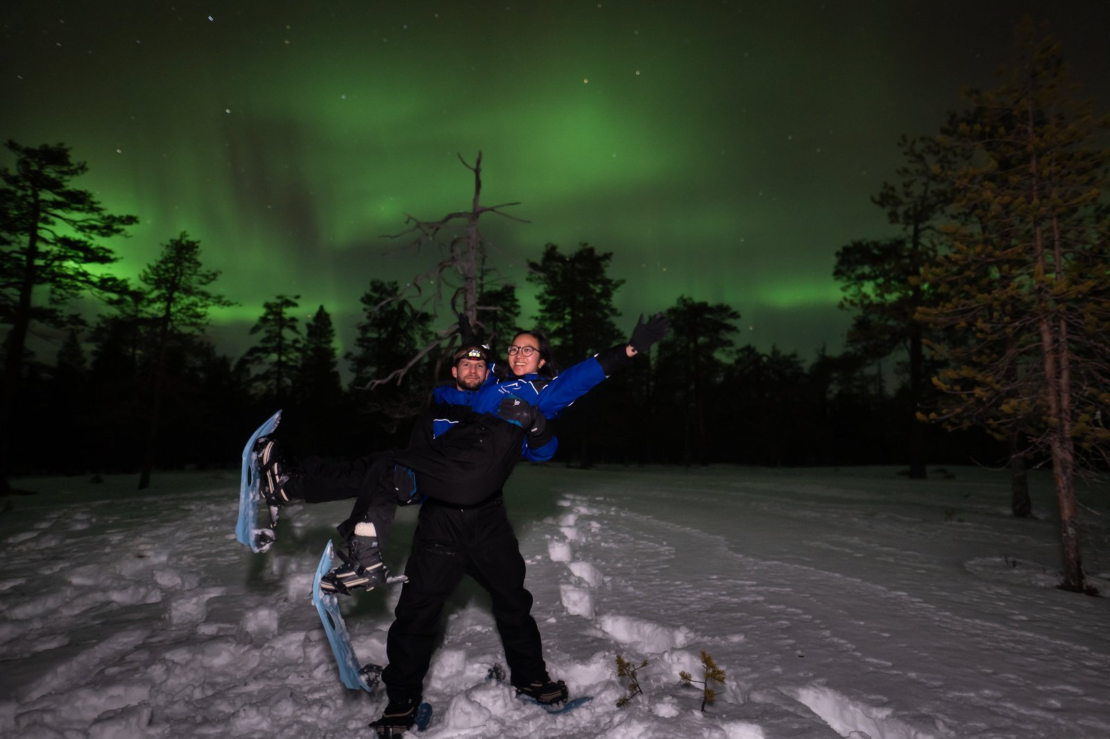 Snowshoeing by night Snowshoeing by night - northern lights