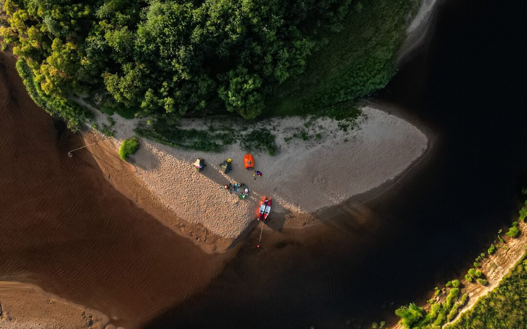 Aventure de 2 Jours en Canoë et Bivouac depuis Rovaniemi