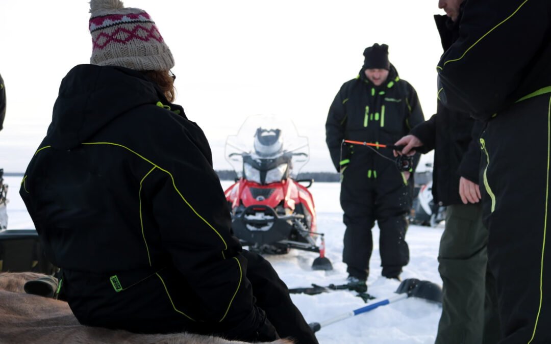 Initiation à la Pêche sur Glace en Motoneige depuis Rovaniemi