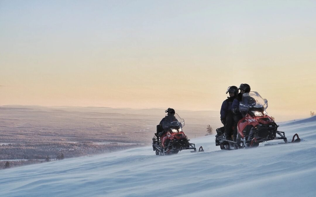 To the top of Ylläs fell with snowmobiles