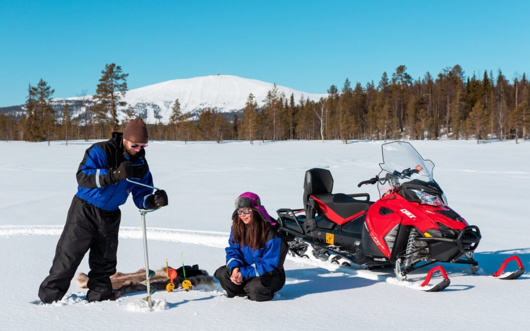 Snowmobile adventure in the wilderness with ice fishing / Ylläs