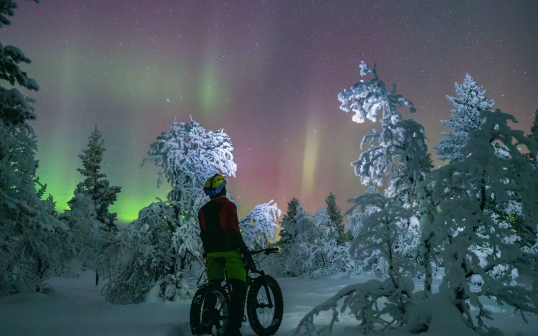 À la chasse aux aurores boréales en fatbike électrique