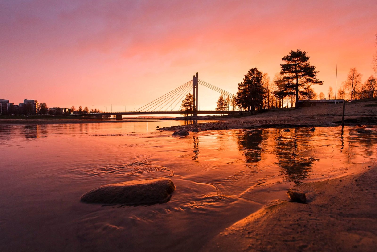 Soleil de minuit pont rovaniemi soleil de minuit rovaniemi couleurs
