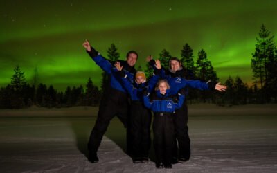 Aventure Nocturne Privée en Raquettes en Famille (Tour d’aurores boréales)
