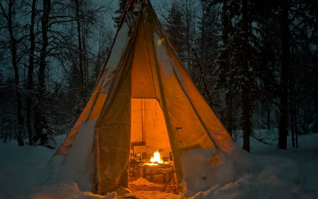 Lappish Lifestyle – Day at a Traditional Wilderness Cabin: Sauna, Snowshoe Tour and Grilling
