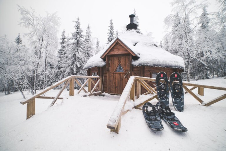 Snowshoe And Sausage Grilling In Ylläs National Park — Image 1