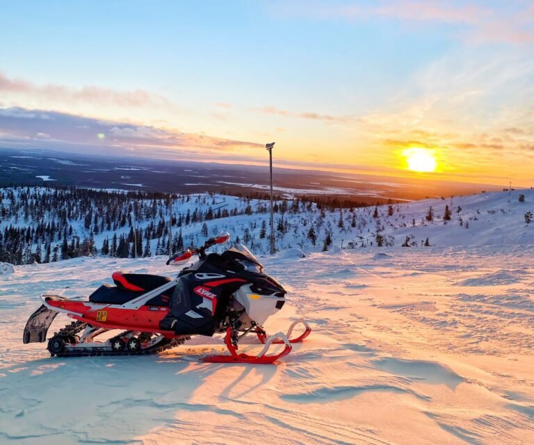 Private Levi Snowmobile Safari: Around Levi Fell (3 Hours)